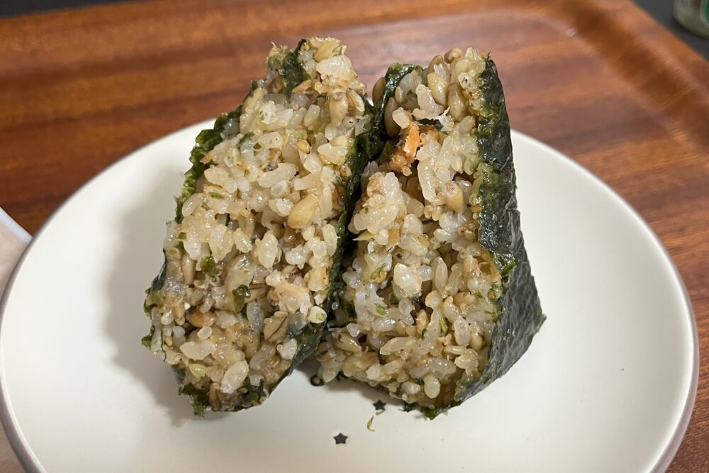 ココモグ(COCOMOGU)の塩麴味のおにぎり
