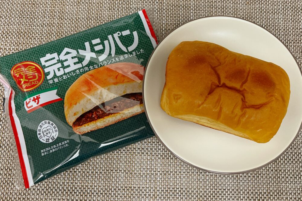 完全メシパン、ピザ味の実食レビュー
