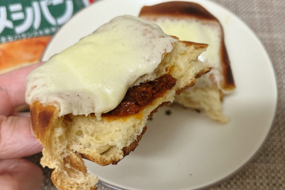 完全メシパン、ピザ味の実食レビュー