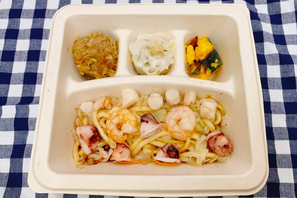 ナッシュの道とん堀監修の海鮮焼きそば