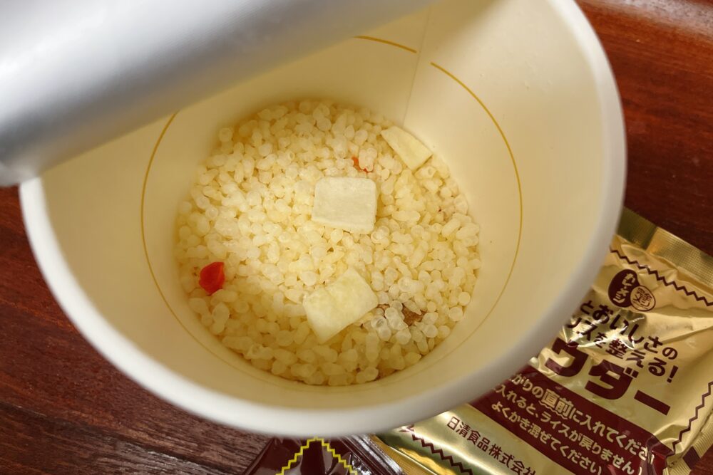 完全メシ「カレーメシ」を実食レビュー